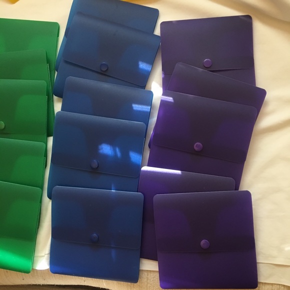 Lot of 24 Disk Cases for CD/DVD Multiple Colors and uses. - Picture 4 of 10